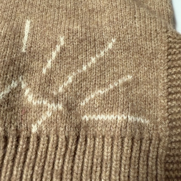 Entro Tan Sweater with Starburst Design - Picture 8 of 11